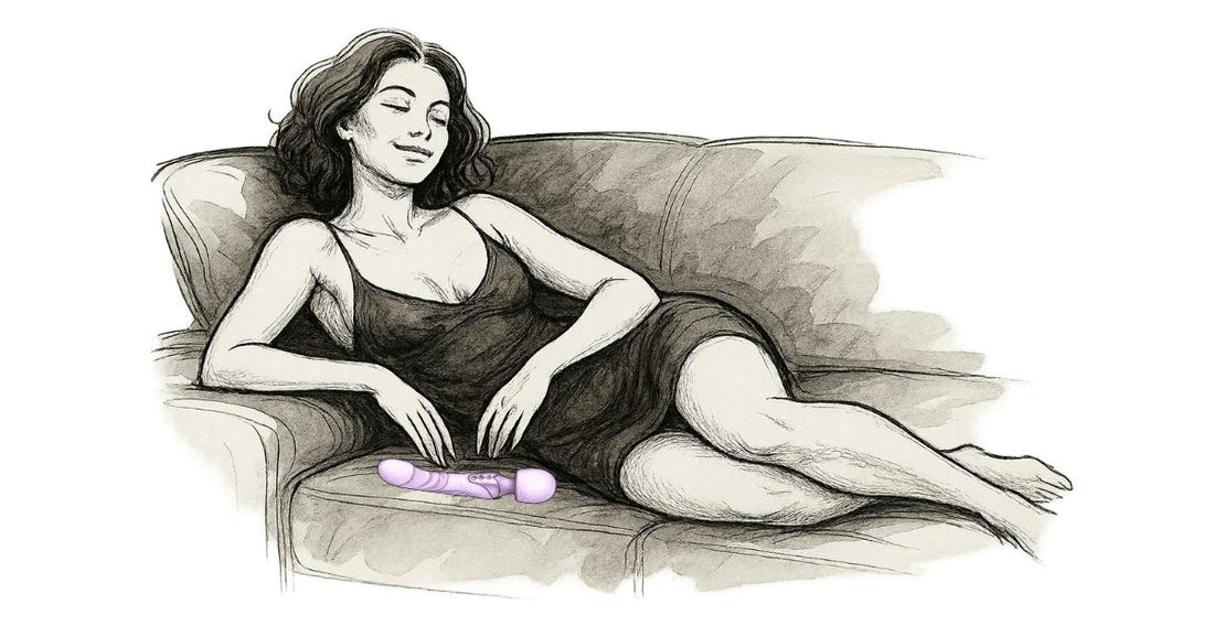 Femme confortablement installée avec un vibromasseur classique, image évoquant sérénité et épanouissement intime.